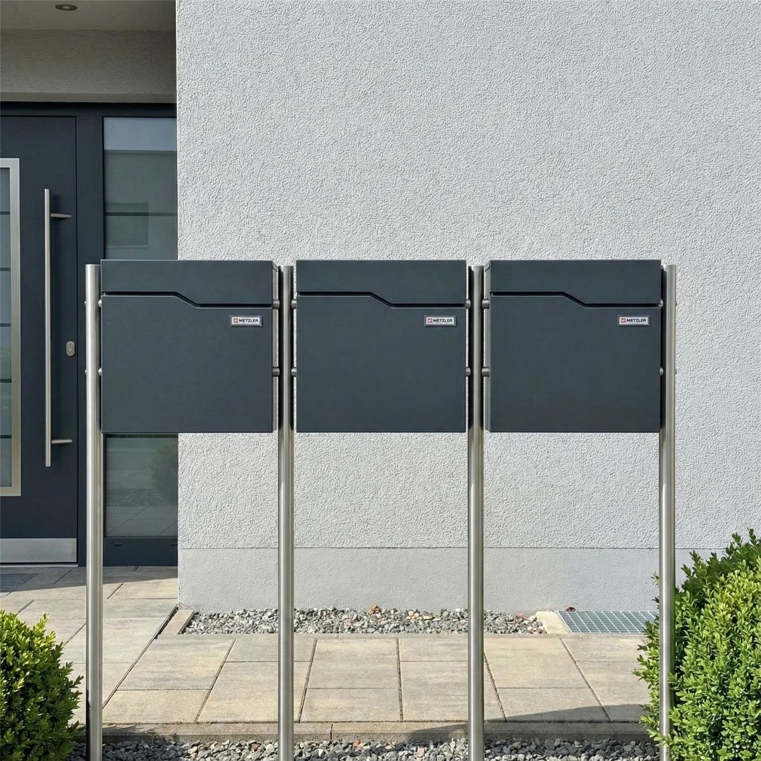 Metzler Standbriefkasten Mehrfamilienhaus | 3er | mit austauschbarem Namensschild