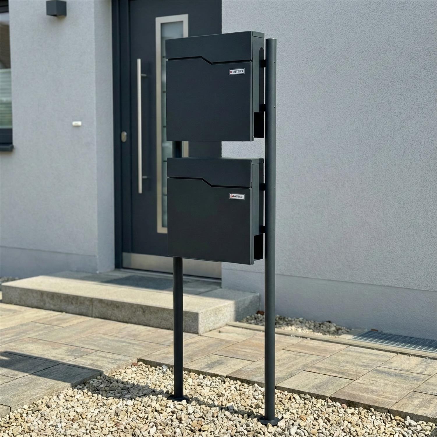Metzler Standbriefkasten | 2er vertikal | Mit austauschbarem Namensschild | Anthrazit