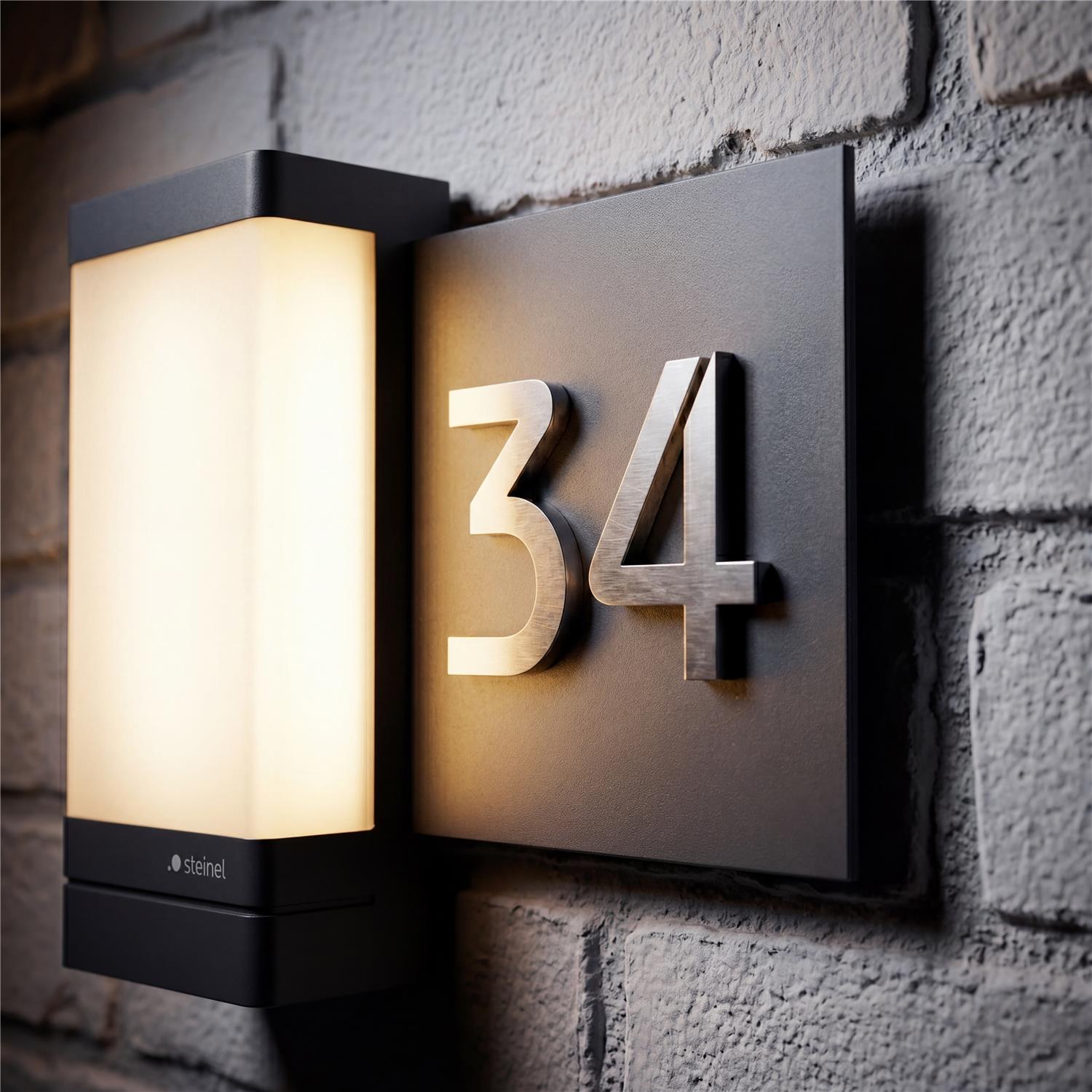 Hausnummernleuchte LED mit Sensor | 180° Bewegungsmelder | Bluetooth | 3000K | Personalisierbar | Edelstahl-Hausnummer