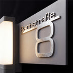 Hausnummernleuchte LED | Bluetooth | 3000K | Personalisierbar | App-Steuerung | LED-Außenleuchte mit Edelstahl-Schriftzug