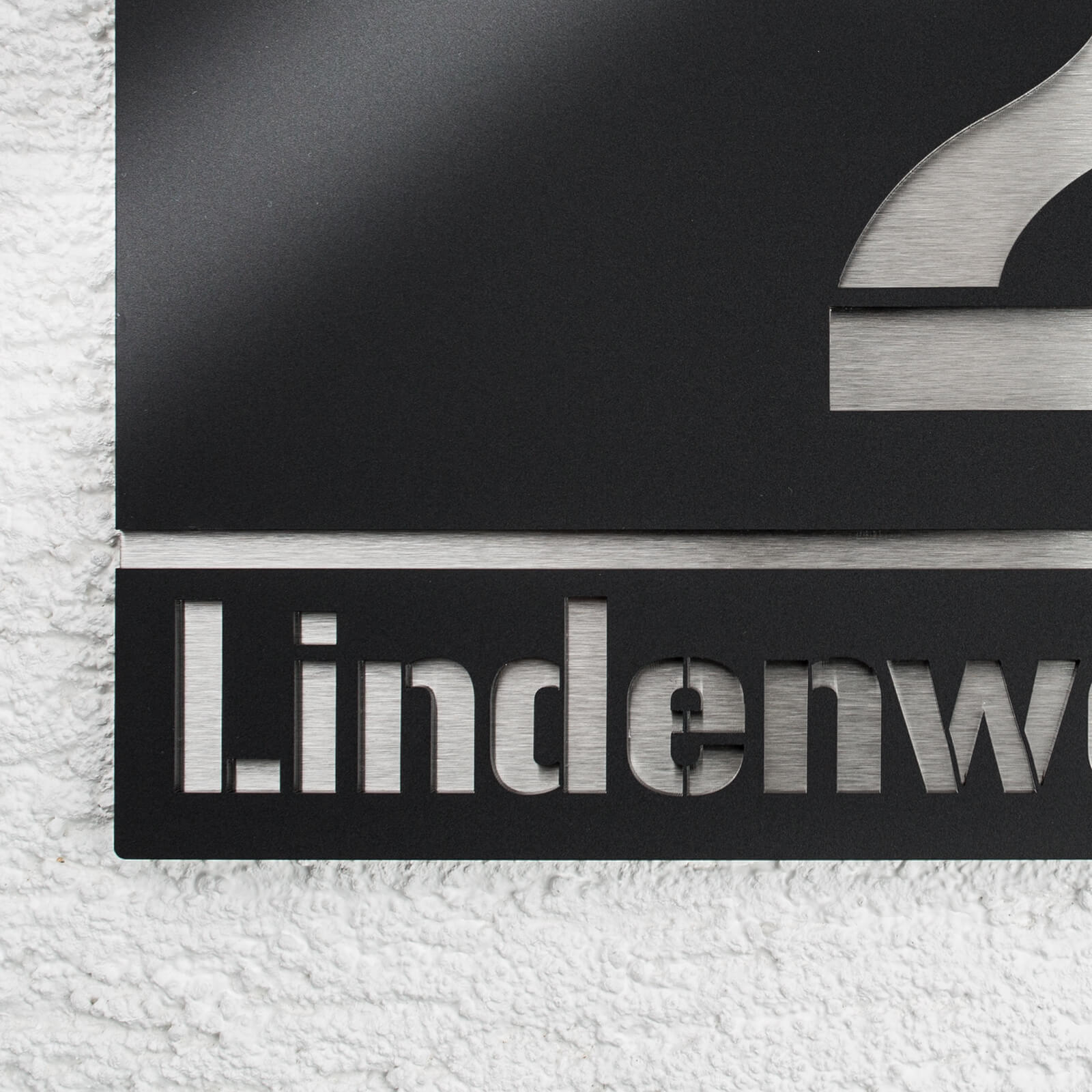 Hausnummernschild aus Edelstahl für Eckmontage rechts