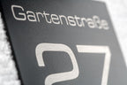 Hausnummernschild in Anthrazit aus Edelstahl mit  Straße & Hausnummer