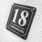 Quadratische Hausnummer in Anthrazit RAL7016 inkl. Gravur