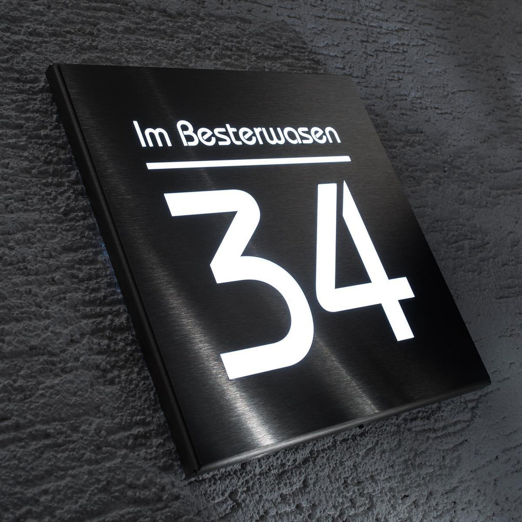 Hausnummernschild aus Edelstahl mit weißer LED-Beleuchtung