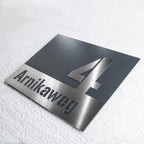 Hausnummernschild aus Edelstahl in Anthrazit groß