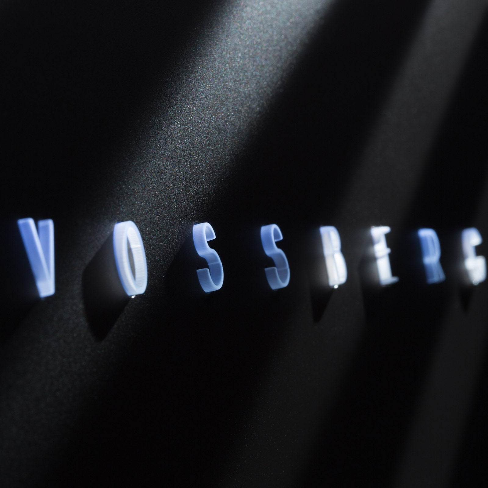 LED-Firmenschild in Anthrazit mit 3D-Profilbuchstaben