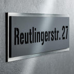 Schild mit Straße & Hausnummer aus Edelstahl in Schwarz