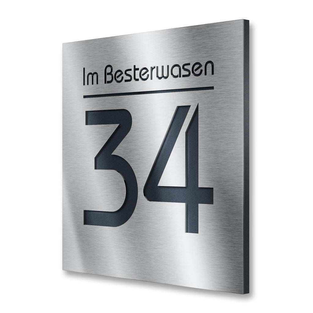 Quadratisches Hausnummernschild aus Edelstahl in Anthrazit mit Straße