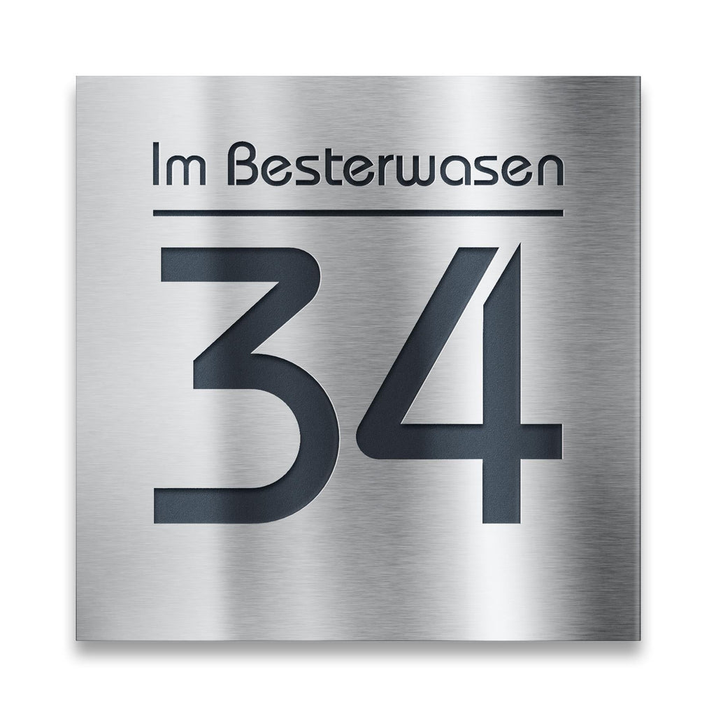 Quadratisches Hausnummernschild aus Edelstahl in Anthrazit mit Straße