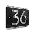 Hausnummernschild aus Schiefer mit 3D-Edelstahl-Hausnummer