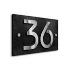 Hausnummernschild aus Naturschiefer mit 3D-Ziffer aus Edelstahl