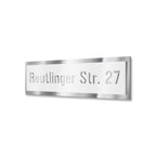 Schild mit Straße & Hausnummer aus Edelstahl in Weiß